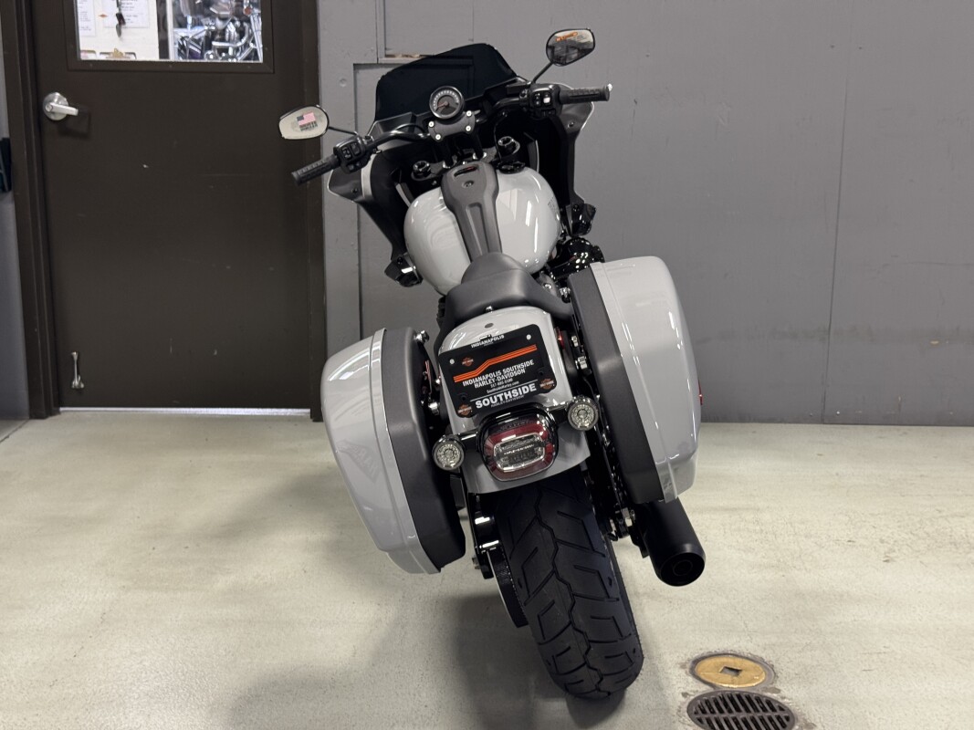 FXLRST 2025 Low Rider ST - Photo 9