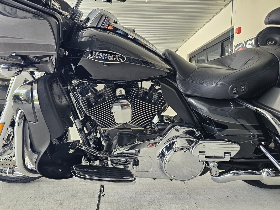 2011 Harley-Davidson CVO Road Glide Ultra - Photo 8