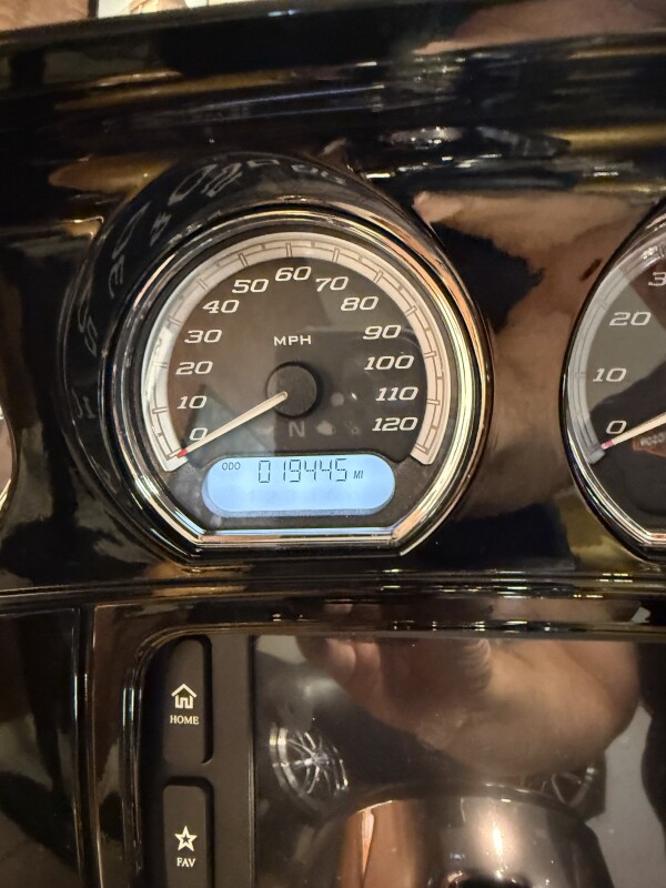 2017 H-D FLHTK Ultra Limited 107ci - Photo 9
