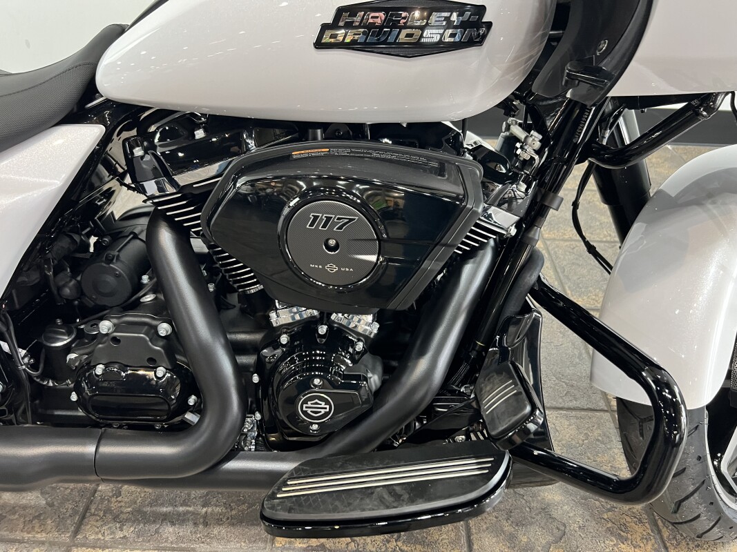 2025 Harley-Davidson Road Glide - Photo 5