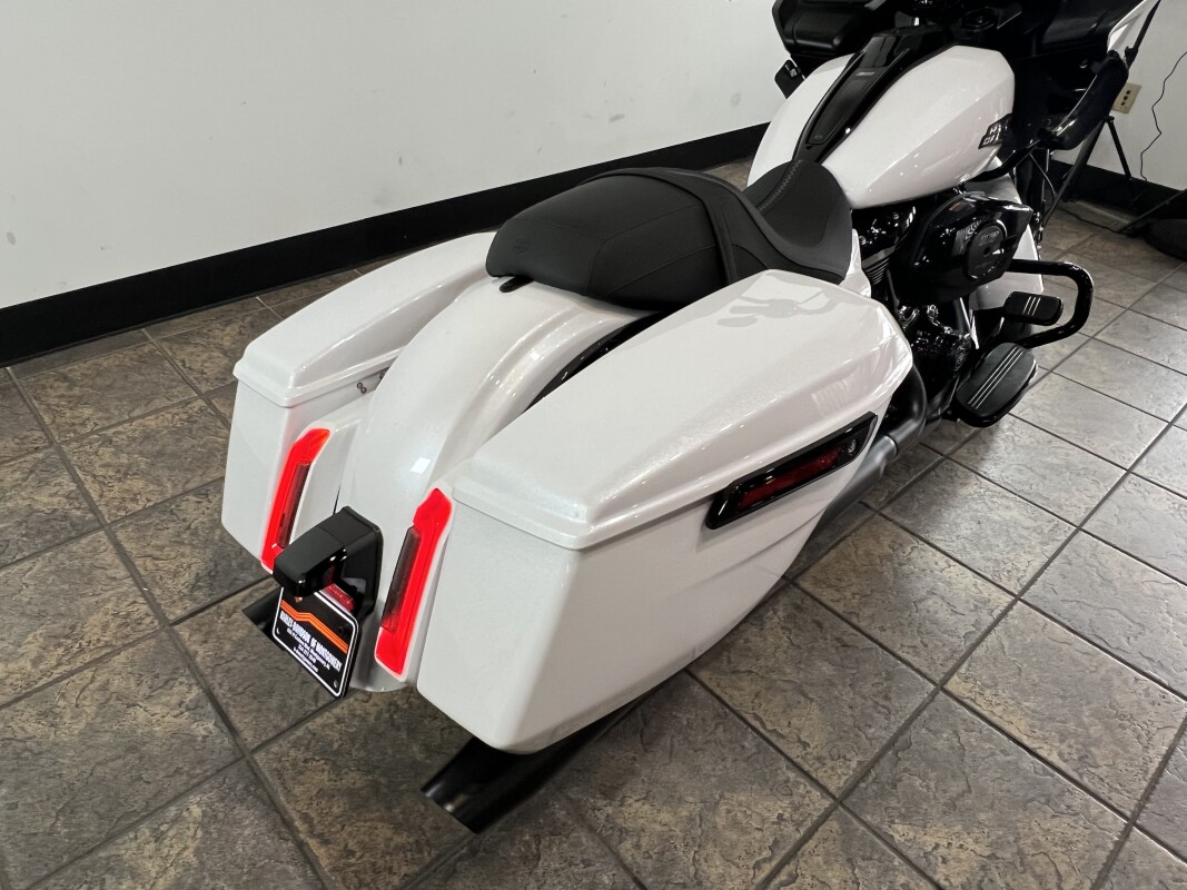 2025 Harley-Davidson Road Glide - Photo 10