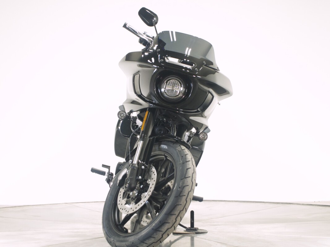 2025 Harley-Davidson FXLRST Low Rider ST in Vivid Black with 10 miles - Photo 4