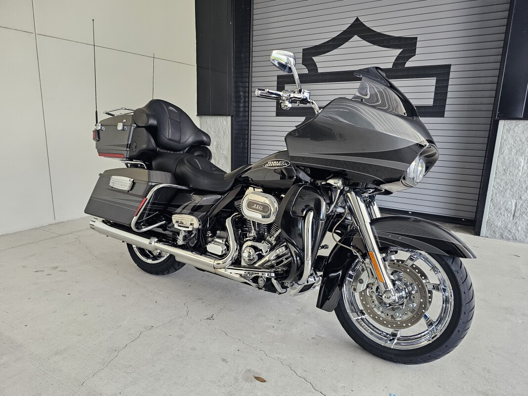2011 Harley-Davidson CVO Road Glide Ultra - Photo 3