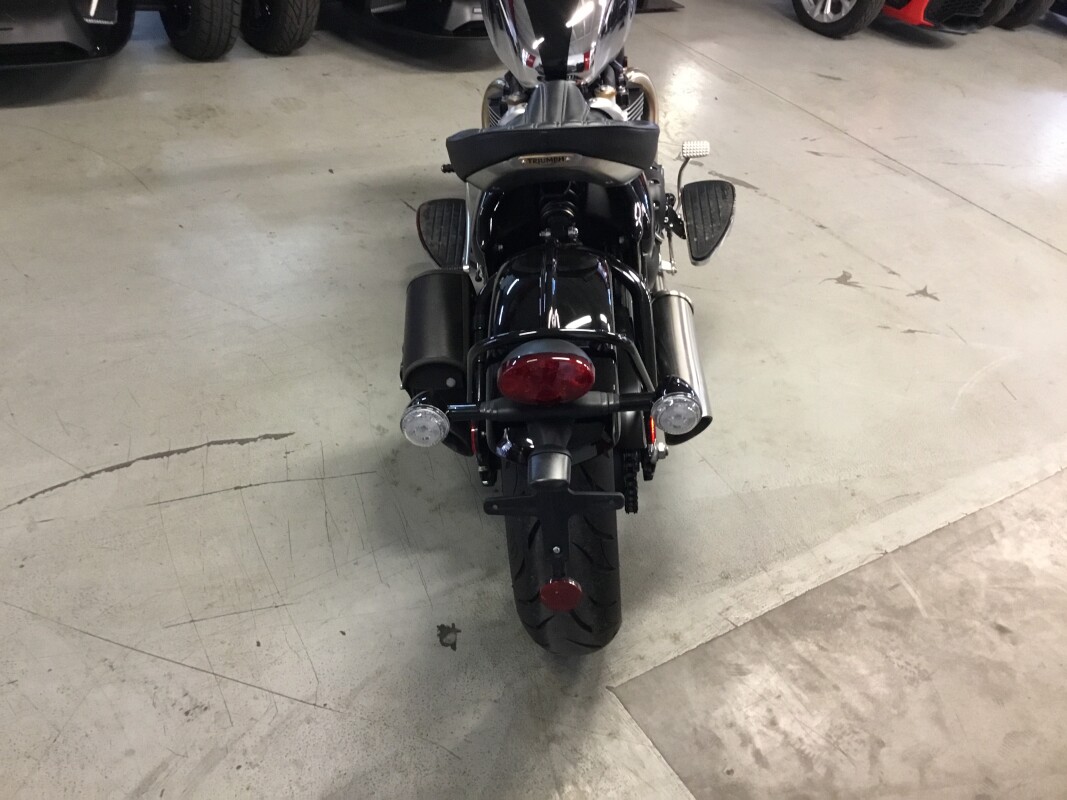 2023 Triumph Bonneville Bobber Chrome Edition Black - Photo 5