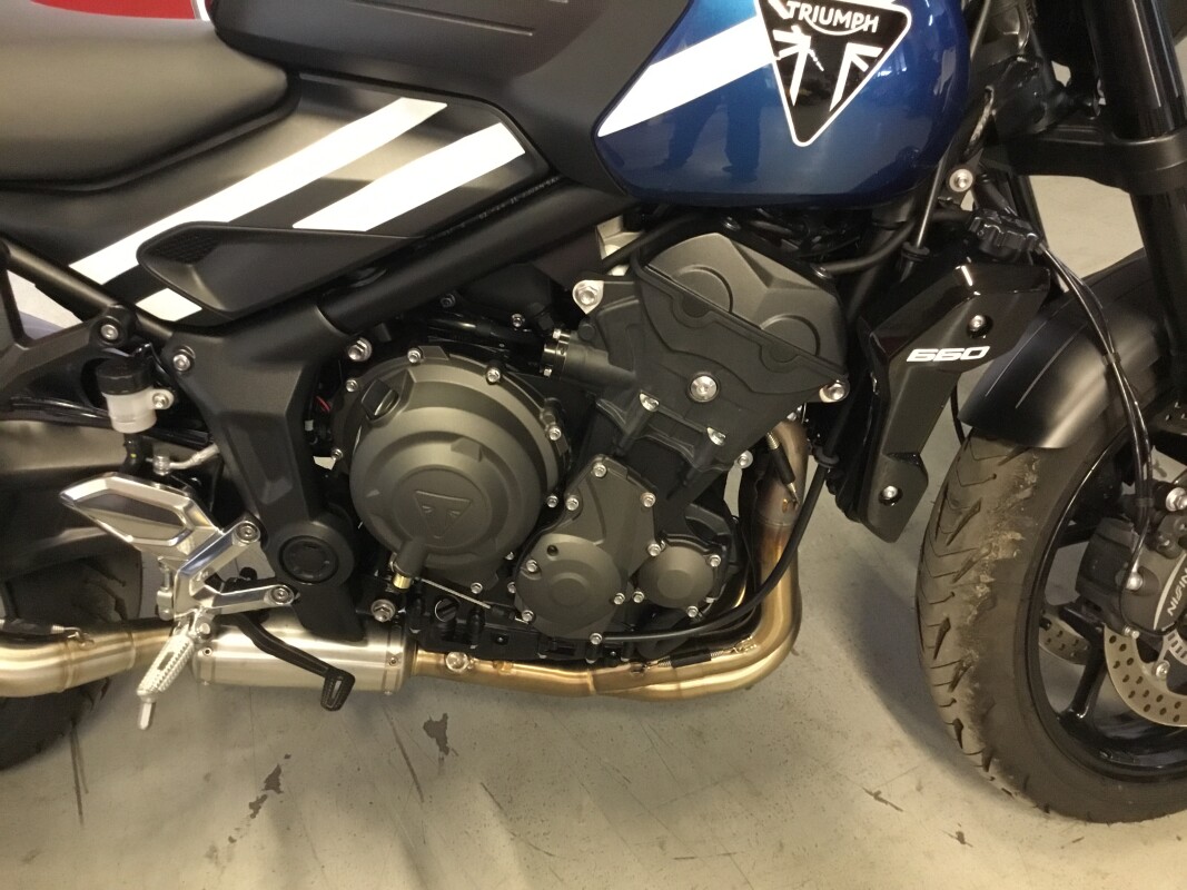2025 Triumph Trident 660 Jet Black - Photo 2