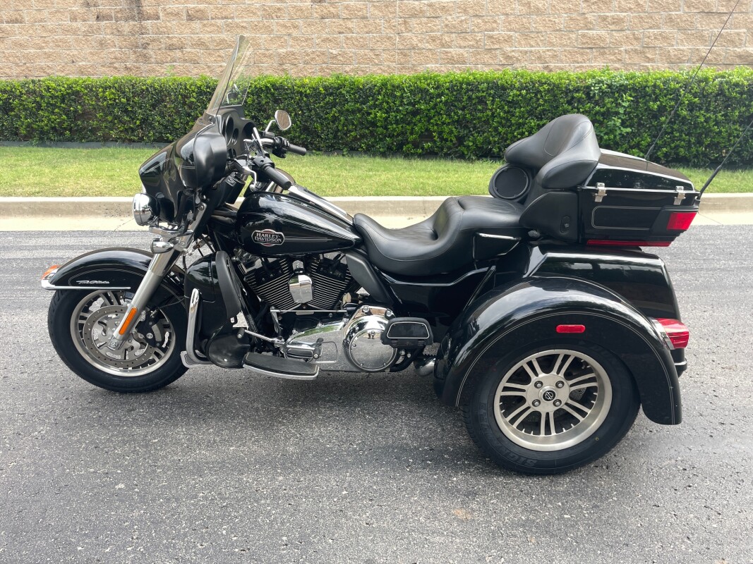 Harley-Davidson Tri Glide Ultra Classic 2013 FLHTCUTG VIVID BLACK - Photo 8