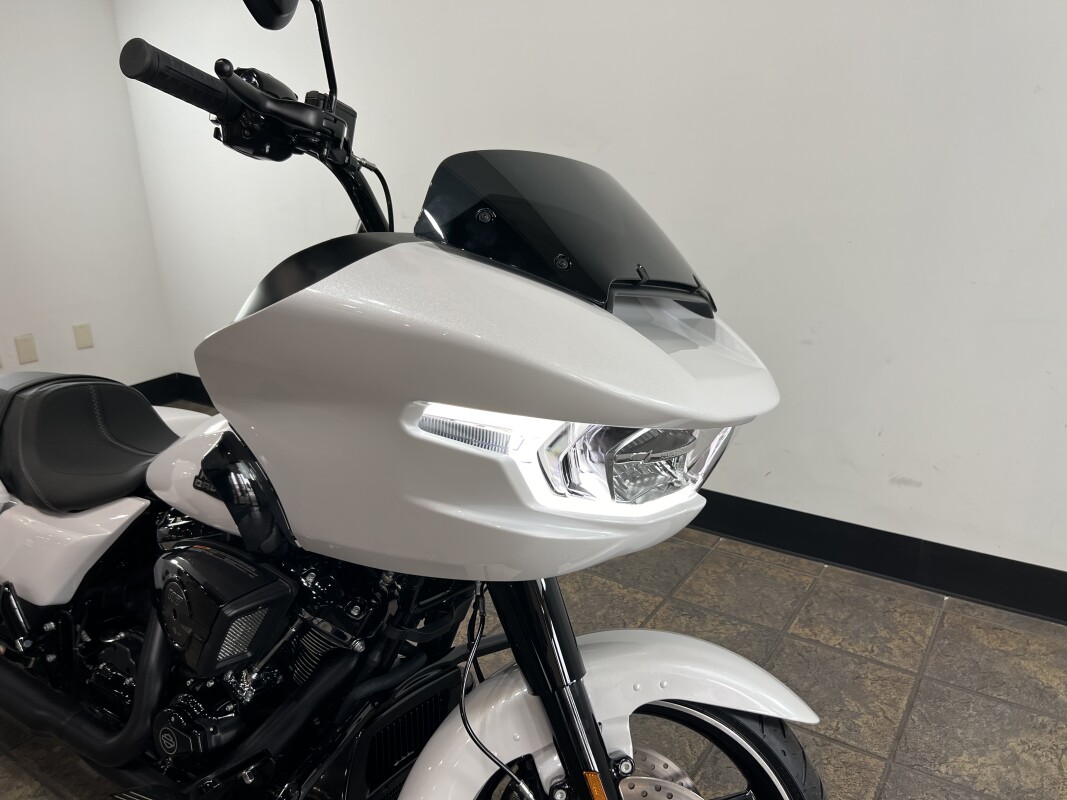 2025 Harley-Davidson Road Glide - Photo 4