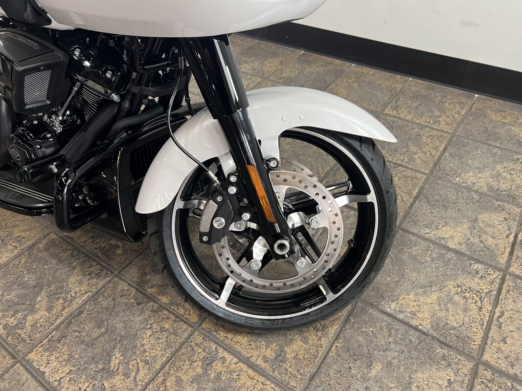 2025 Harley-Davidson Road Glide - Photo 2