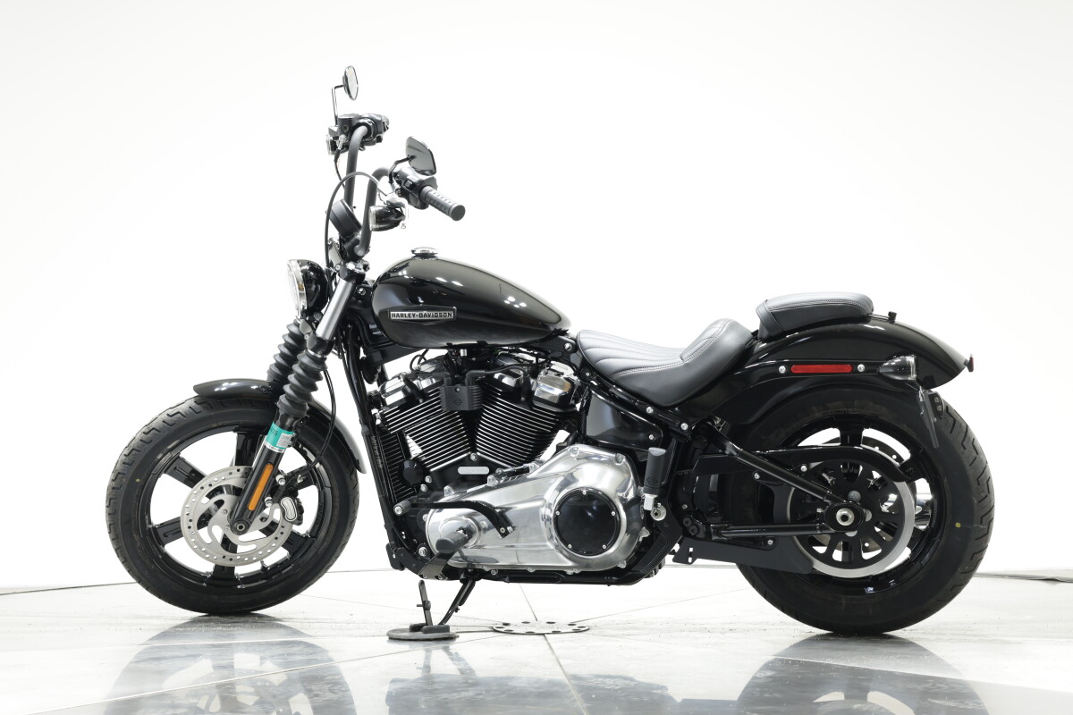 2025 Harley-Davidson FXBB Street Bob in Vivid Black with 10 miles - Photo 9