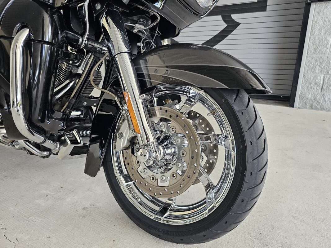 2011 Harley-Davidson CVO Road Glide Ultra - Photo 4