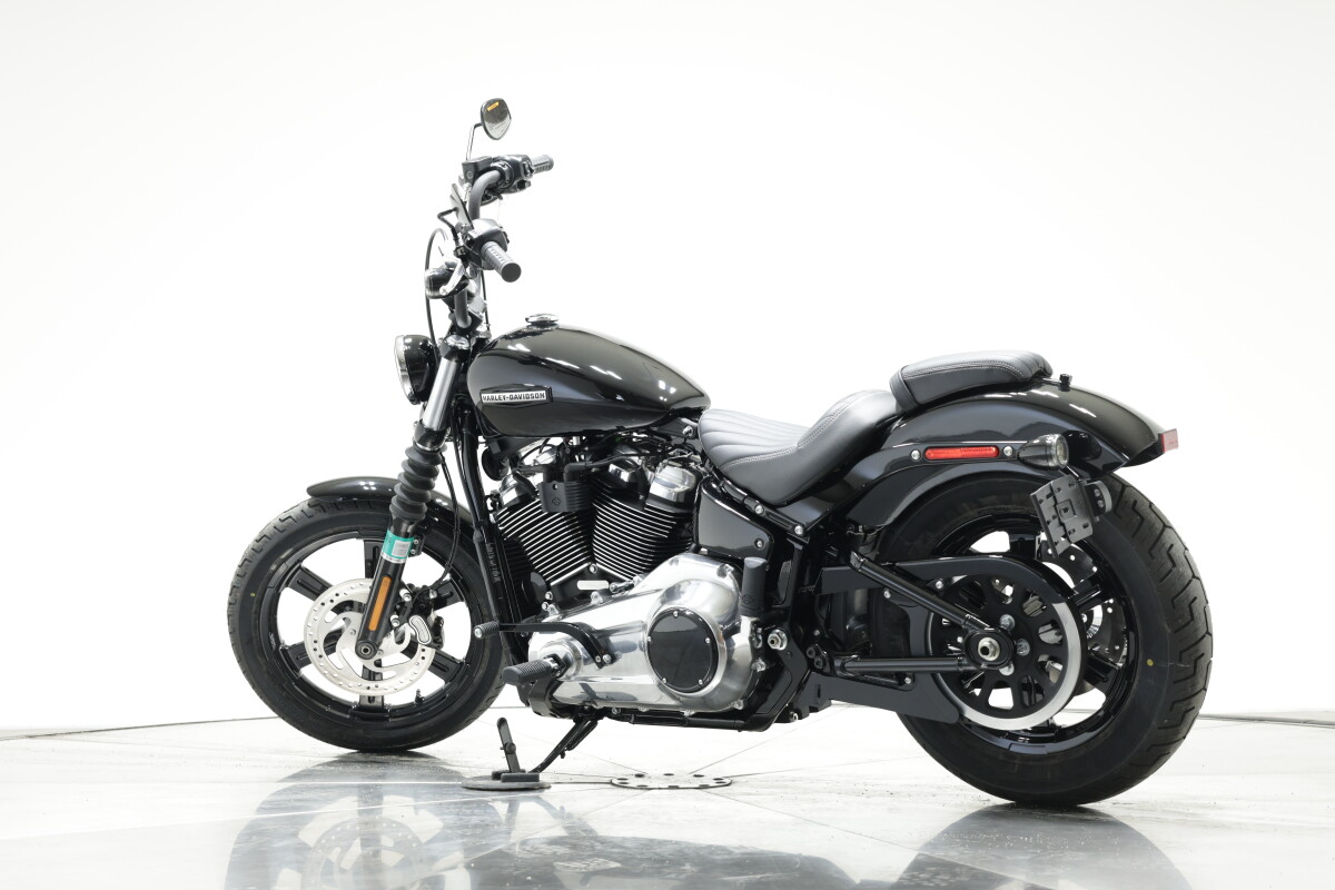 2025 Harley-Davidson FXBB Street Bob in Vivid Black with 10 miles - Photo 10