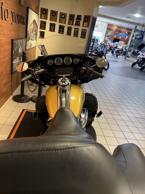 2017 H-D FLHTK Ultra Limited 107ci - Photo 6