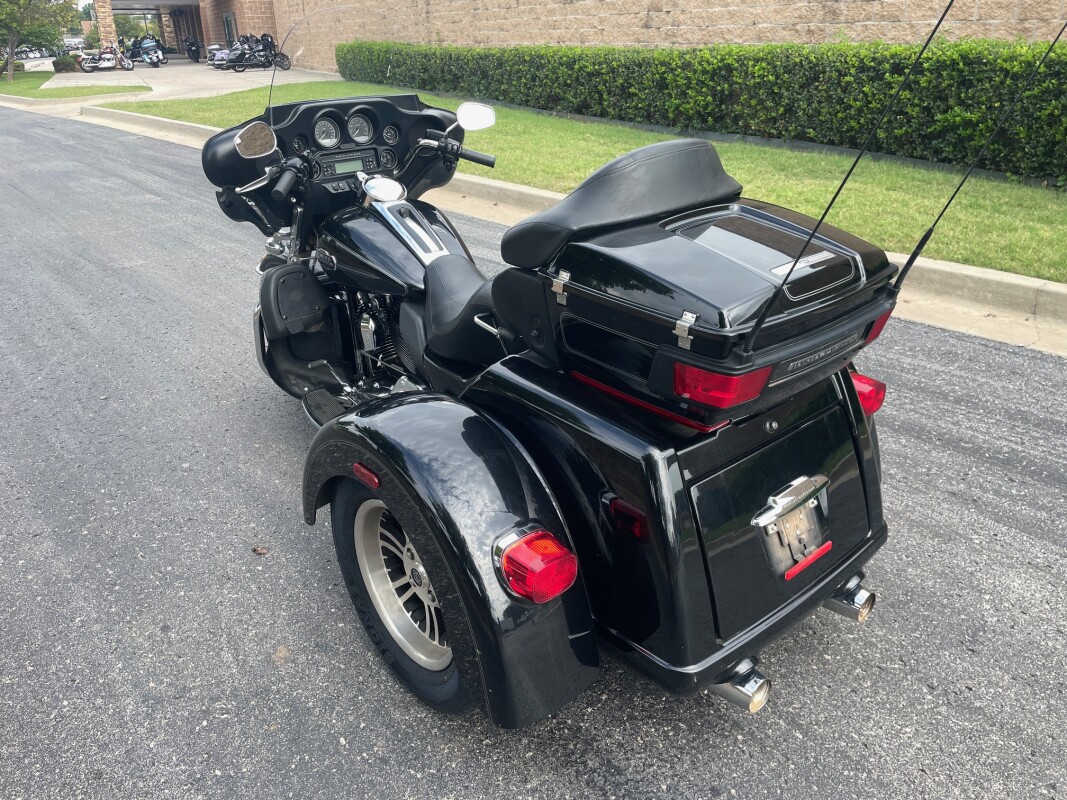Harley-Davidson Tri Glide Ultra Classic 2013 FLHTCUTG VIVID BLACK - Photo 10
