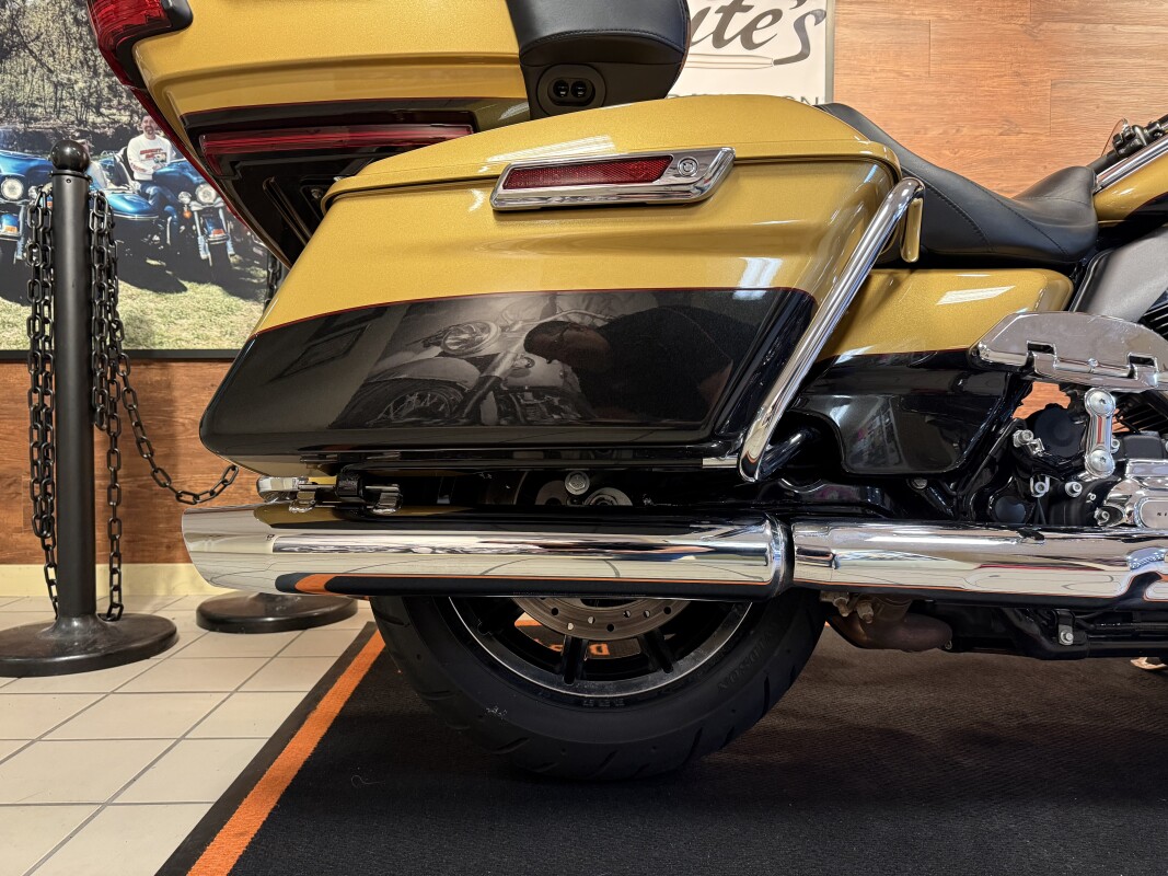 2017 H-D FLHTK Ultra Limited 107ci - Photo 4