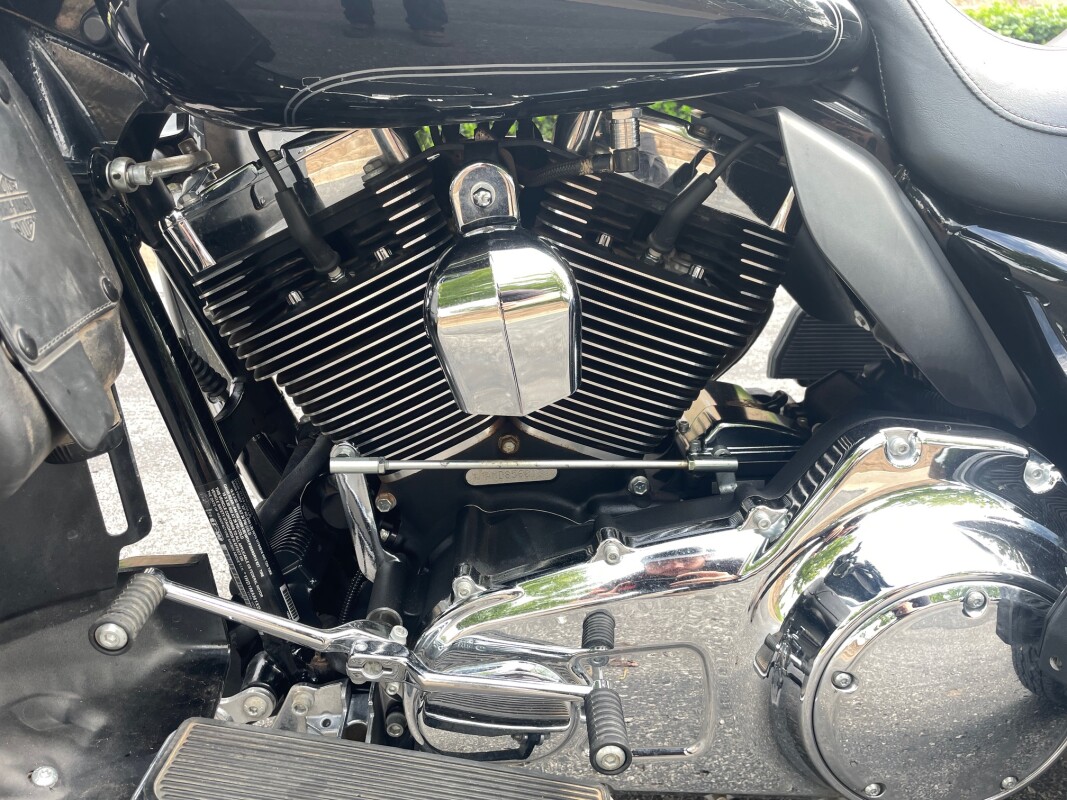 Harley-Davidson Tri Glide Ultra Classic 2013 FLHTCUTG VIVID BLACK - Photo 9