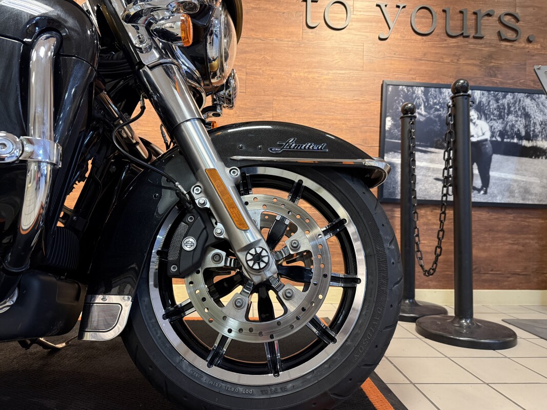 2017 H-D FLHTK Ultra Limited 107ci - Photo 2
