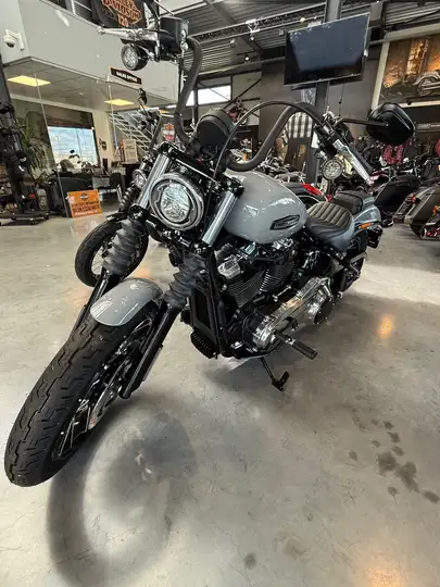 Street Bob 