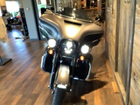 Harley-Davidson® Ultra Limited 2017 FLHTK U854-17 Two-Tone Charcoal Denim/Black Denim thumb 0