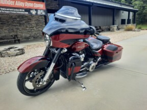 2017 Harley-Davidson® CVO™ Street Glide® Starfire Black/Atomic Red with Contrast Chrome Aggressor Wh thumb 2