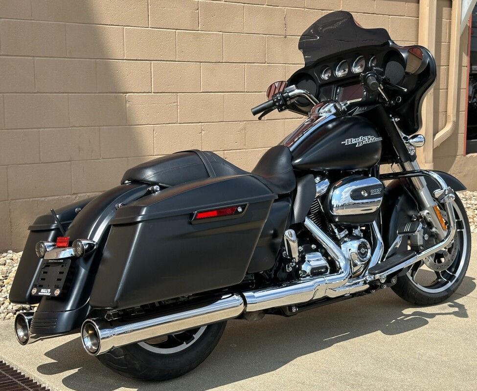 2017 Harley-Davidson Street Glide Special Black Denim - Photo 2