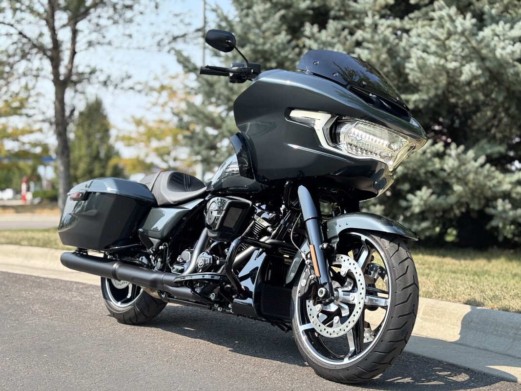 2025 Harley-Davidson Road Glide Iron Horse Metallic - Photo 2