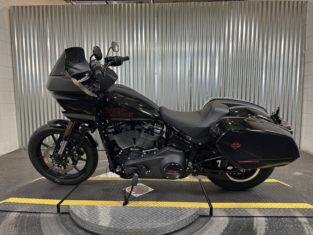 2025 Harley-Davidson Low Rider ST Vivid Black - Black Finish - Photo 5