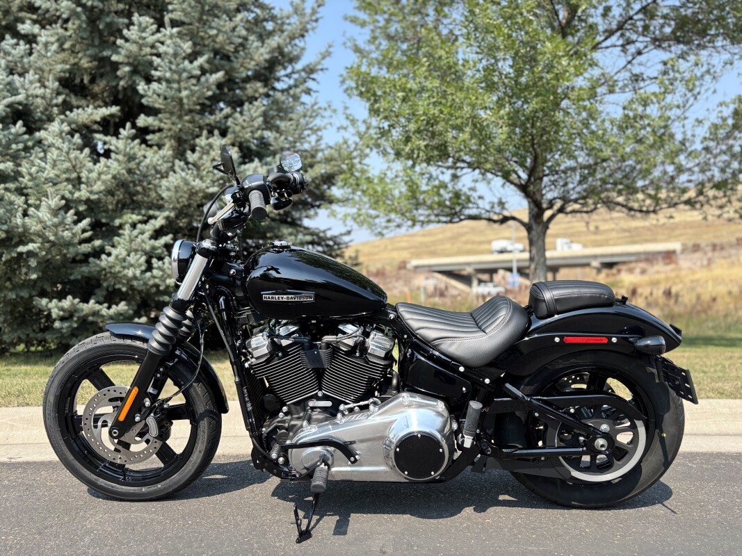 2025 Harley-Davidson Street Bob Vivid Black w/Cast Wheels - Photo 4
