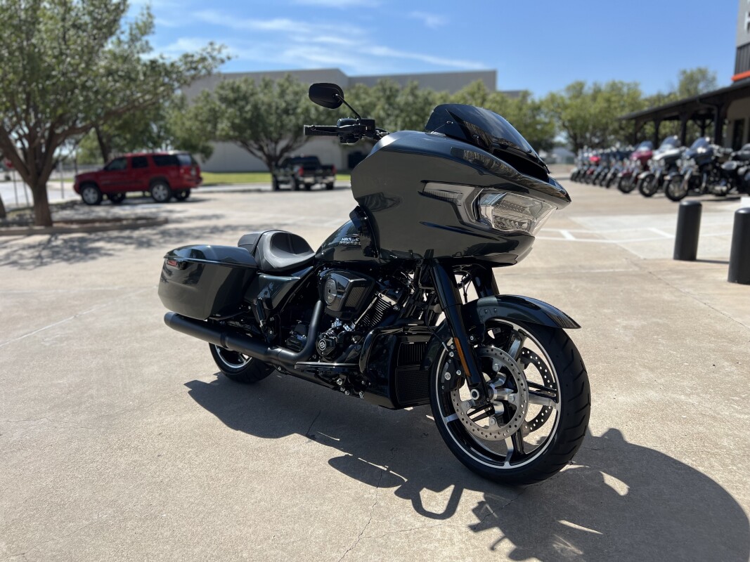 2025 Harley-Davidson Road Glide Iron Horse Metallic - Black Finish - Photo 2