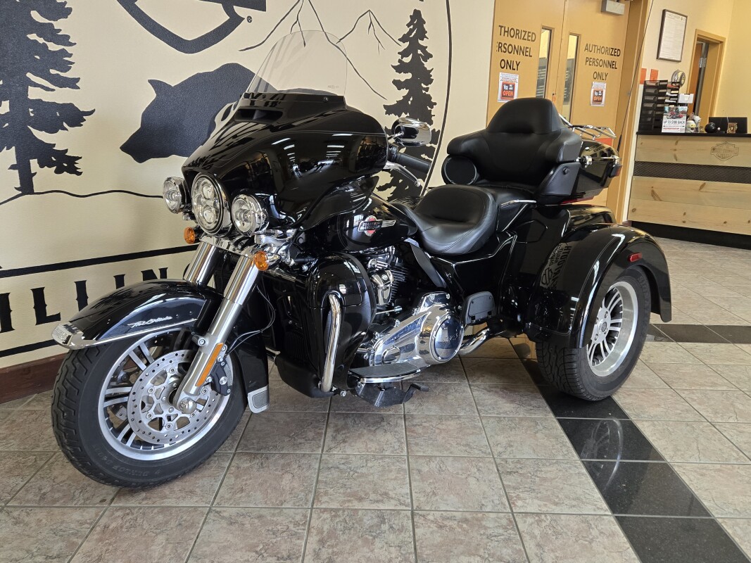 2024 Harley-Davidson Tri Glide Ultra Vivid Black - Photo 4
