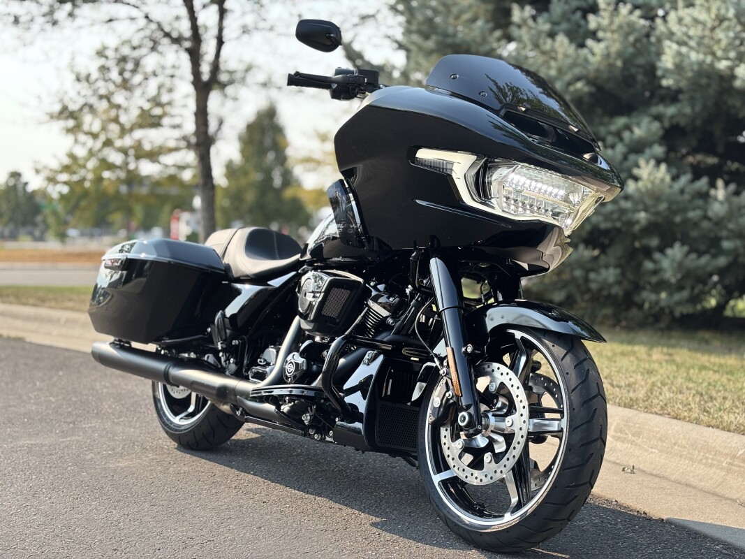 2025 Harley-Davidson Road Glide Vivid Black - Photo 2