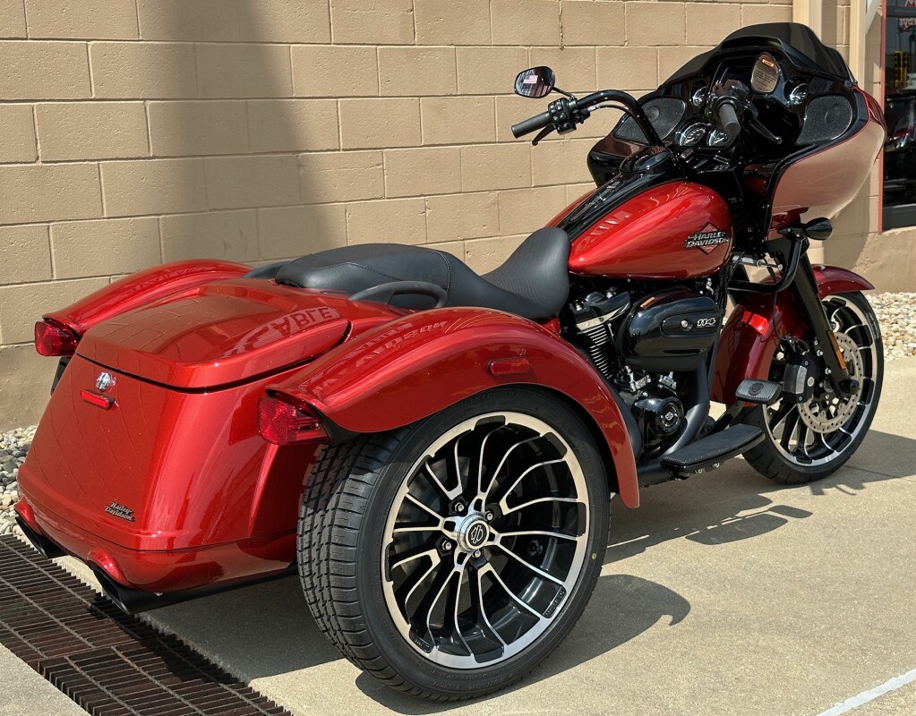 2025 Harley-Davidson Road Glide 3 Whiskey Firestorm - Black Finish - Photo 2