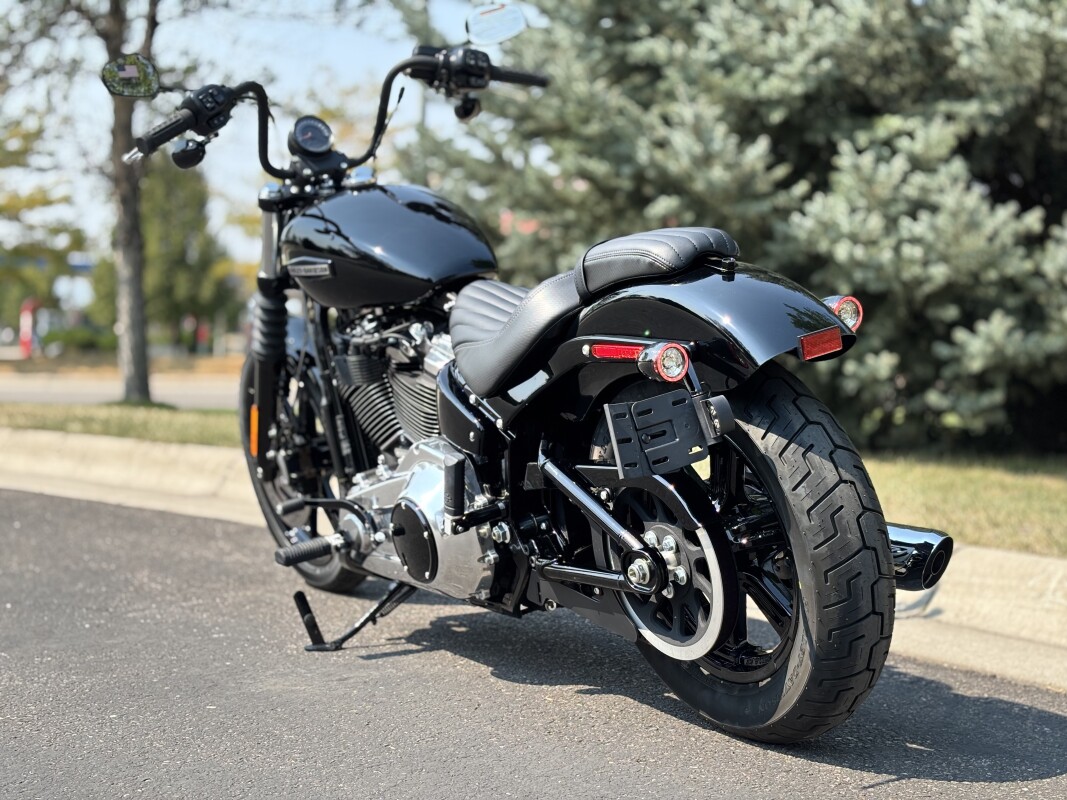 2025 Harley-Davidson Street Bob Vivid Black w/Cast Wheels - Photo 6