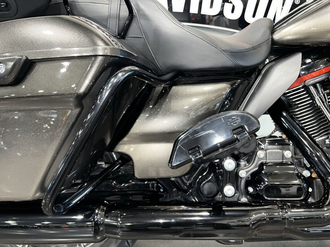 2018 Harley-Davidson CVO Limited FLHTKSE - Photo 7