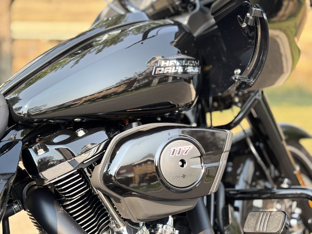 2025 Harley-Davidson Road Glide Vivid Black - Photo 10