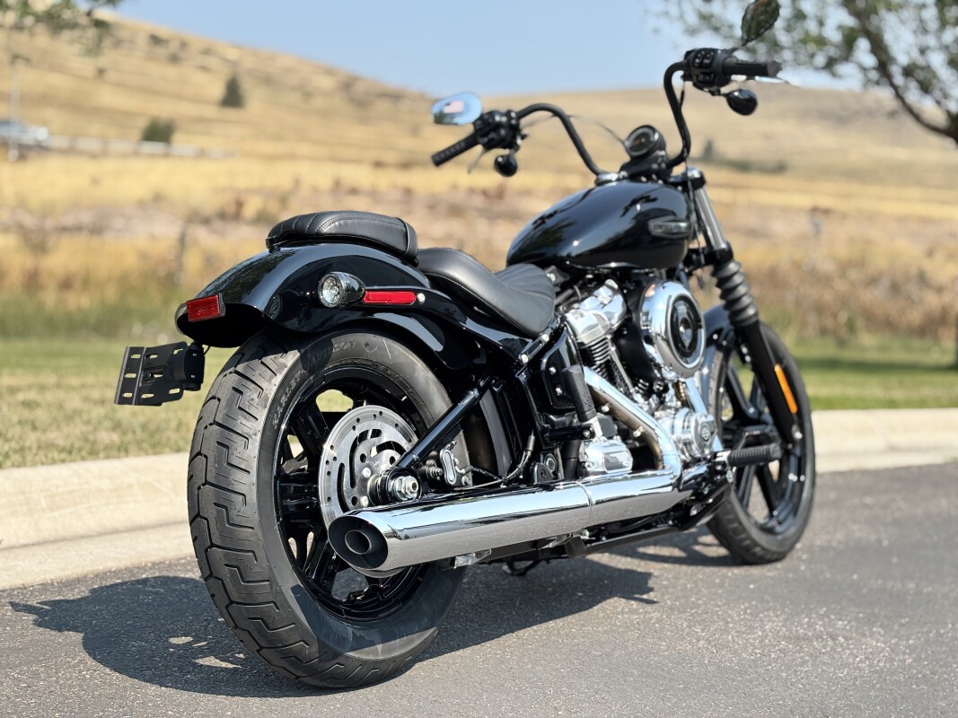 2025 Harley-Davidson Street Bob Vivid Black w/Cast Wheels - Photo 3