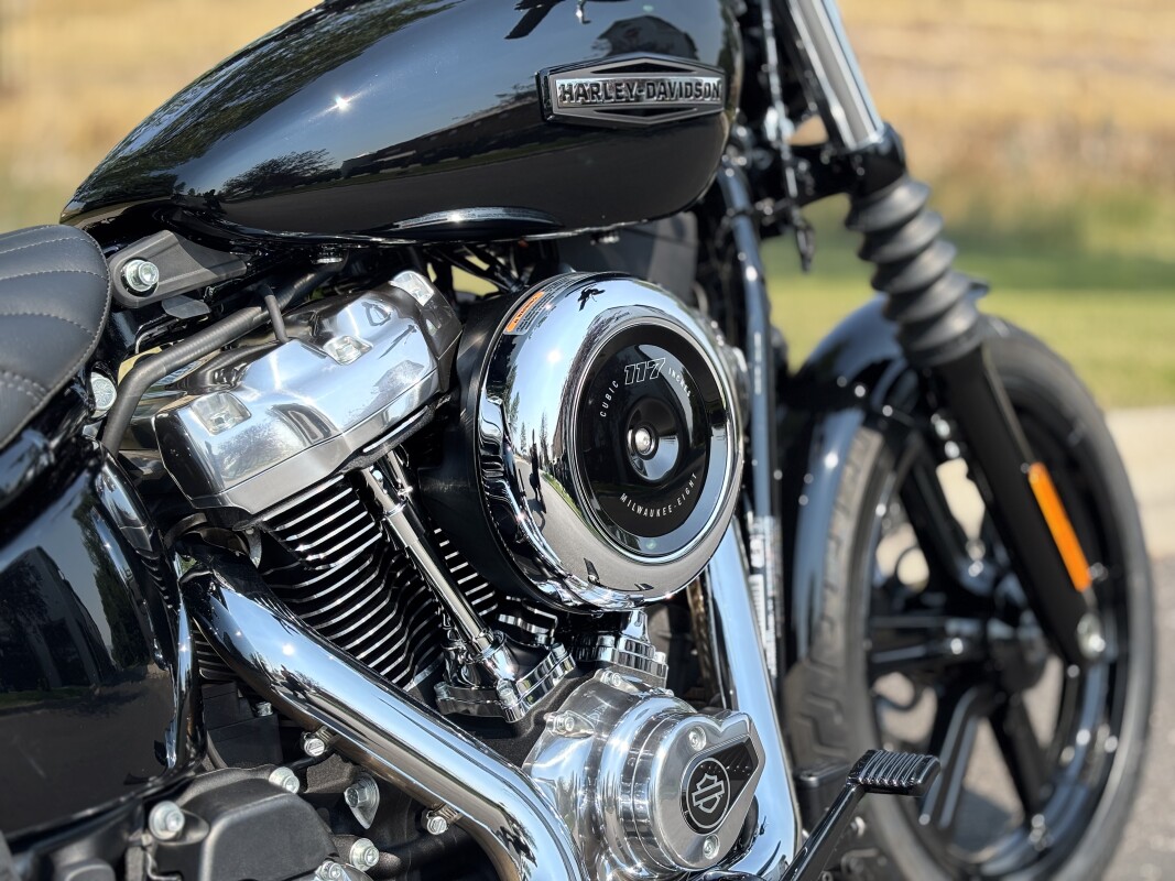 2025 Harley-Davidson Street Bob Vivid Black w/Cast Wheels - Photo 10
