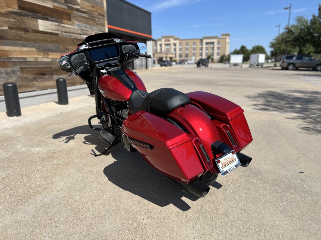 2025 Harley-Davidson Street Glide Brilliant Red - Black Finish - Photo 6
