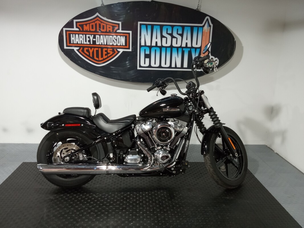 2025 Harley-Davidson Street Bob - Vivid Black w/Cast Wheels