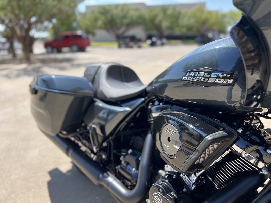 2025 Harley-Davidson Road Glide Iron Horse Metallic - Black Finish - Photo 7