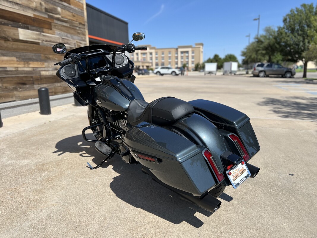 2025 Harley-Davidson Road Glide Iron Horse Metallic - Black Finish - Photo 4