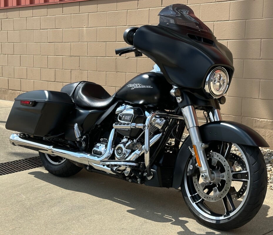 2017 Harley-Davidson Street Glide Special Black Denim - Photo 3