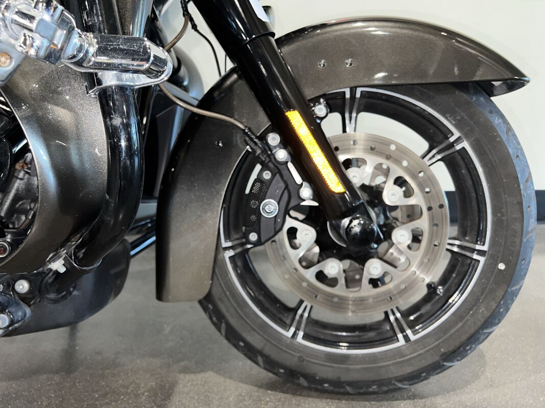 2018 Harley-Davidson CVO Limited FLHTKSE - Photo 3