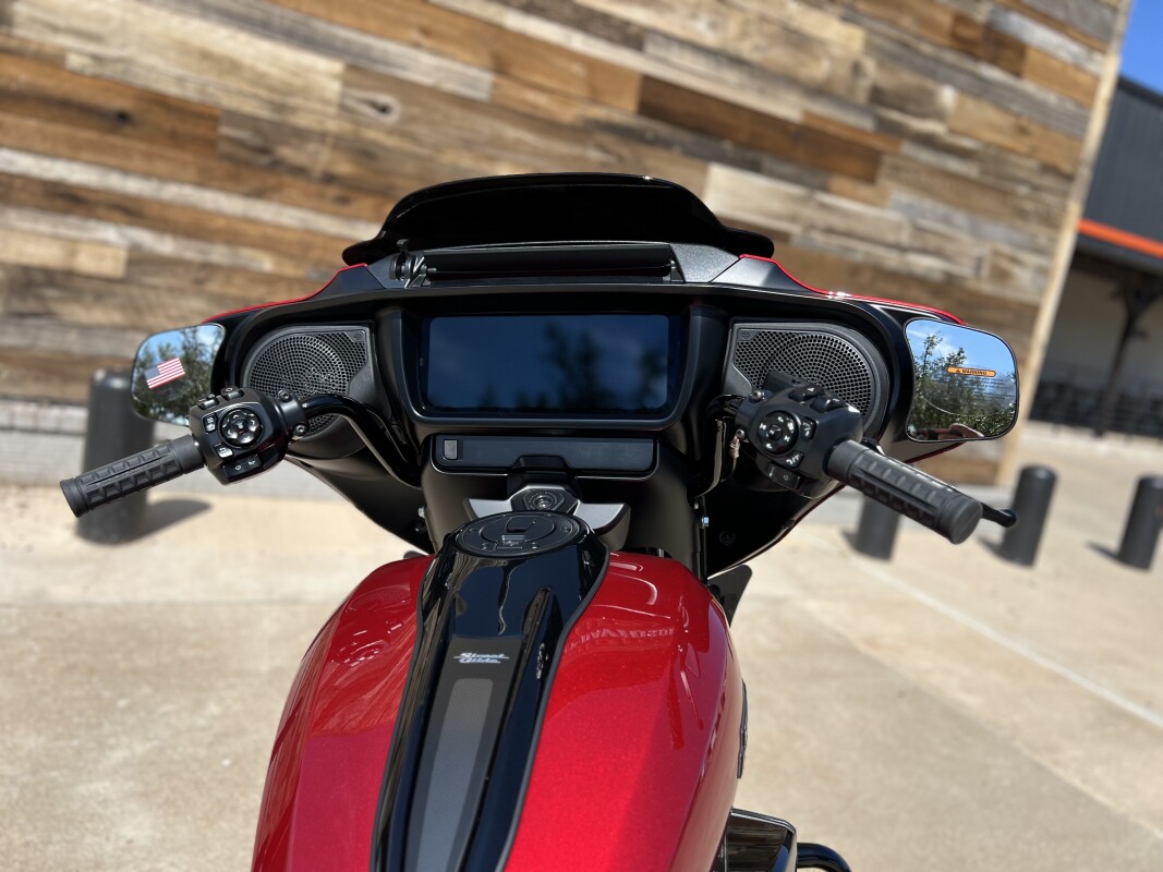 2025 Harley-Davidson Street Glide Brilliant Red - Black Finish - Photo 10