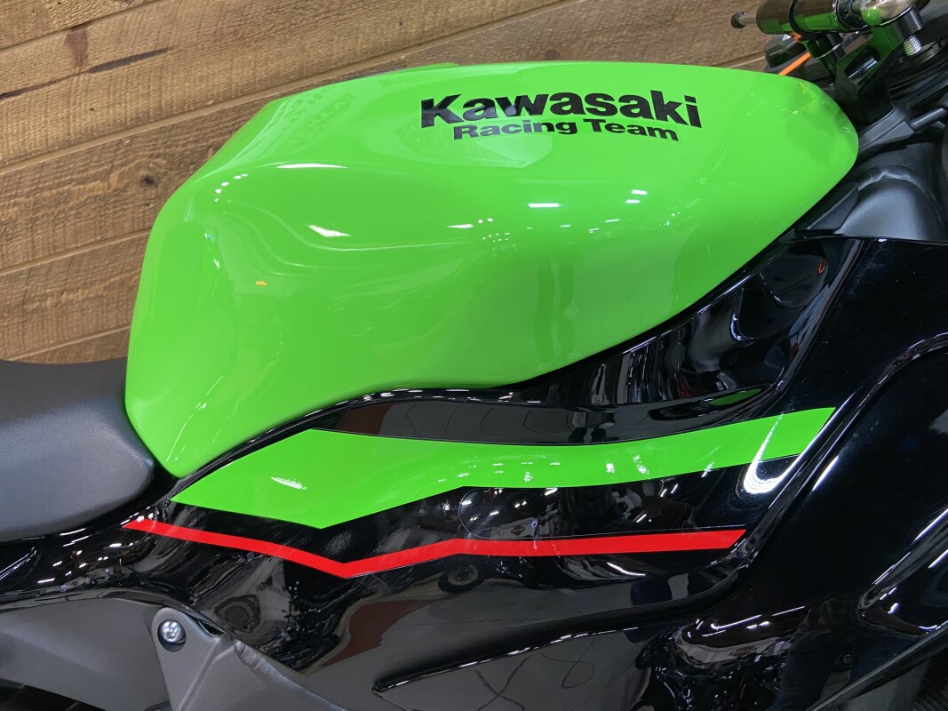 2022 Kawasaki Ninja ZX-6R ABS KRT Edition Lime Green/Ebony/Pearl Blizzard White - Photo 2