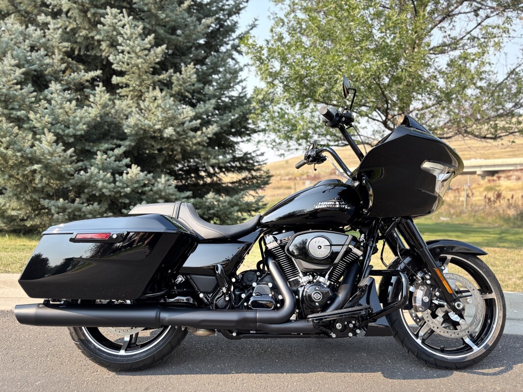 2025 Harley-Davidson Road Glide Vivid Black