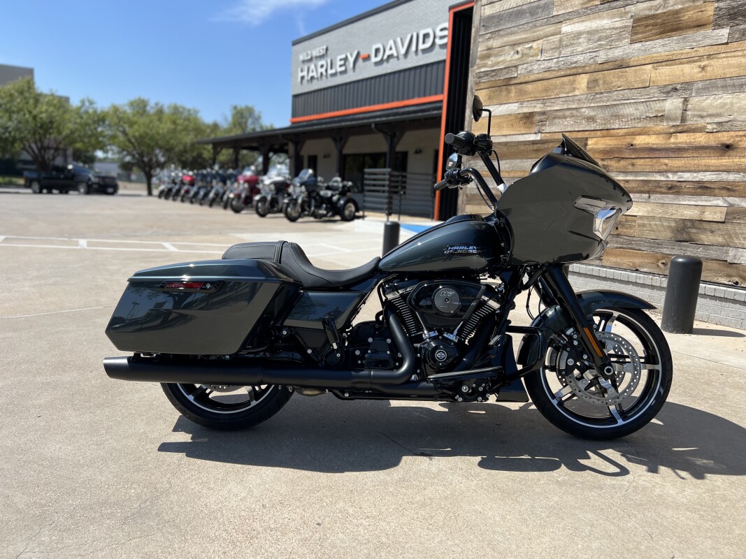 2025 Harley-Davidson Road Glide Iron Horse Metallic - Black Finish