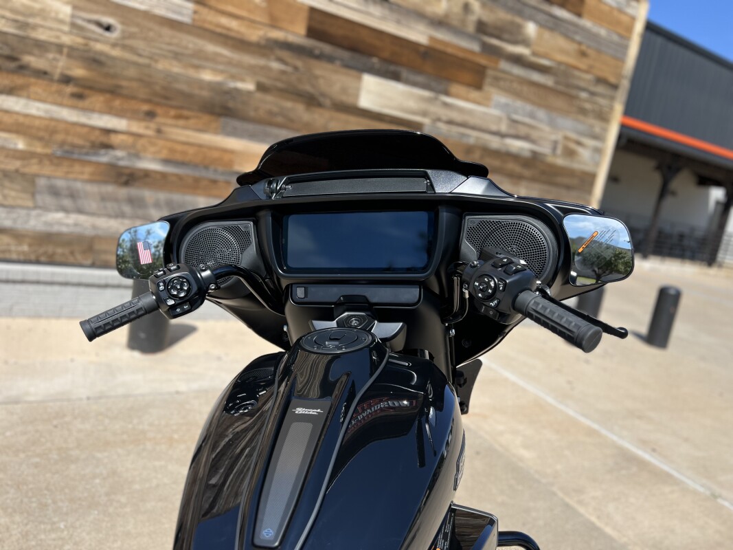 2025 Harley-Davidson Street Glide Vivid Black - Black Finish - Photo 10