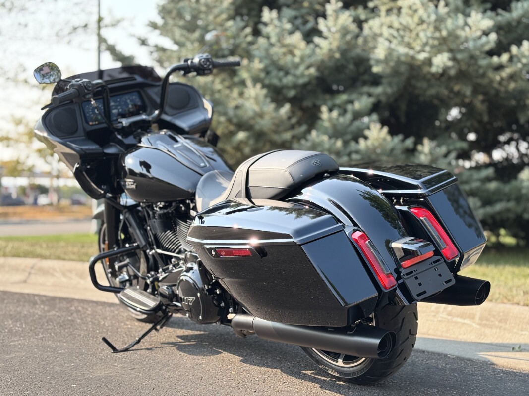 2025 Harley-Davidson Road Glide Vivid Black - Photo 6