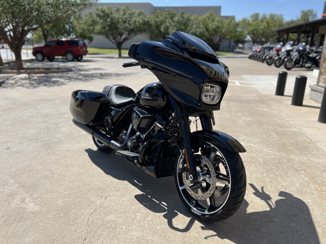 2025 Harley-Davidson Street Glide Vivid Black - Black Finish - Photo 2