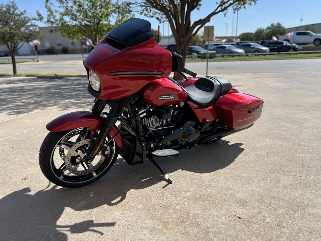 2025 Harley-Davidson Street Glide Brilliant Red - Black Finish - Photo 4